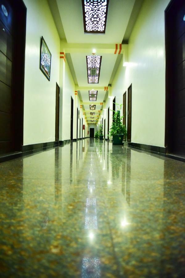 Hotel Blue Sapphire Дар-ес-Салам Екстер'єр фото